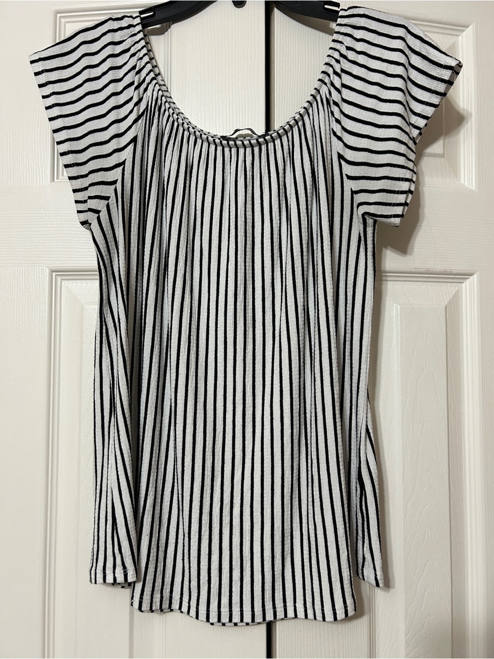 Kim & Cami Black and White Vertical Stripe Scoop Neck Top